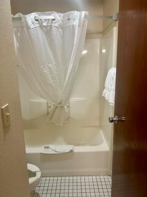 מלון Baymont By Wyndham Battle Creek/I-94 מראה חיצוני תמונה