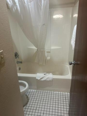מלון Baymont By Wyndham Battle Creek/I-94 מראה חיצוני תמונה